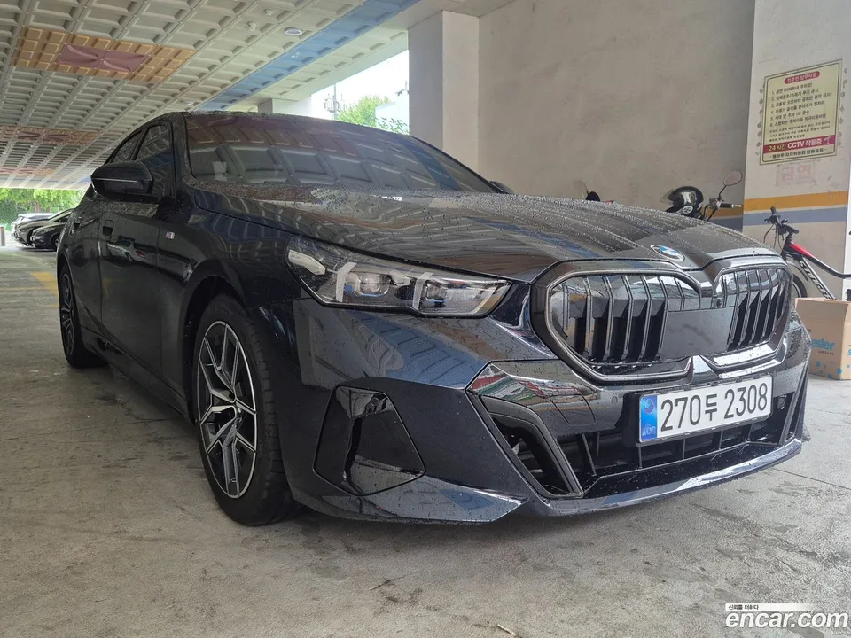 BMW 5 Series 523d M 2025 — фото 1, купить с доставкой в Москву