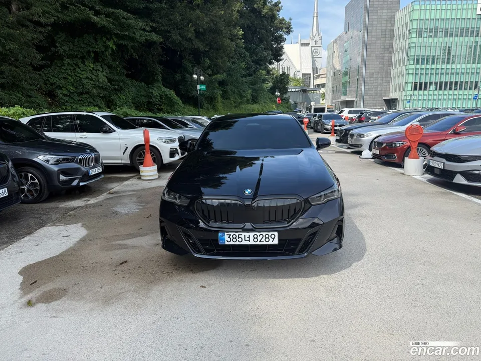 BMW 5 Series (G60) 520i M 2025 — фото 1, купить с доставкой в Москву