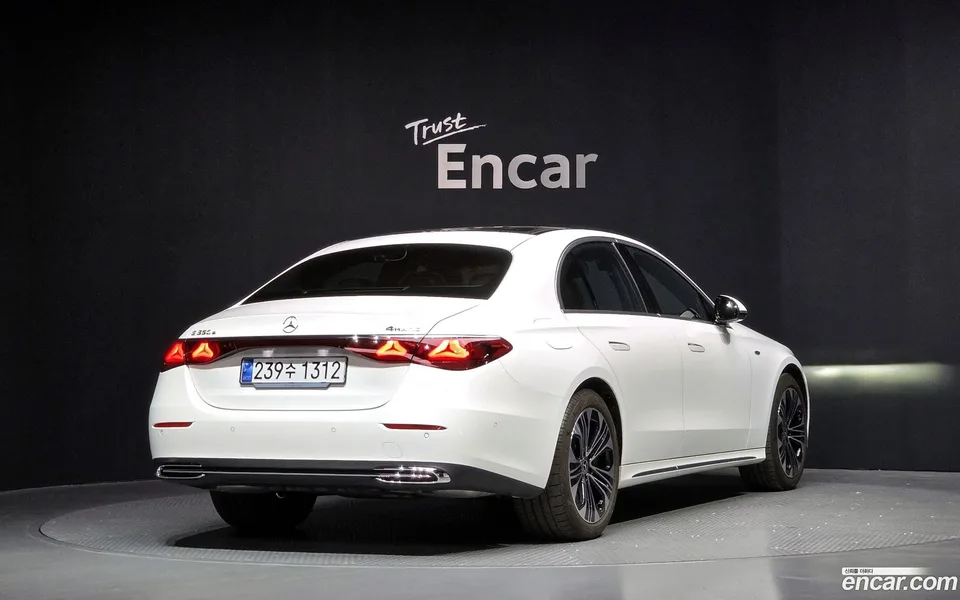 Mercedes-Benz E-Class E350e 4MATIC 2025 — миниатюра 2