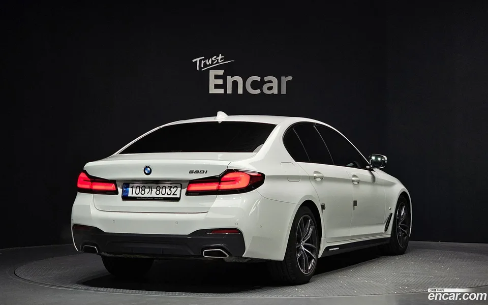 BMW 5 Series 520i M 2022 — миниатюра 2