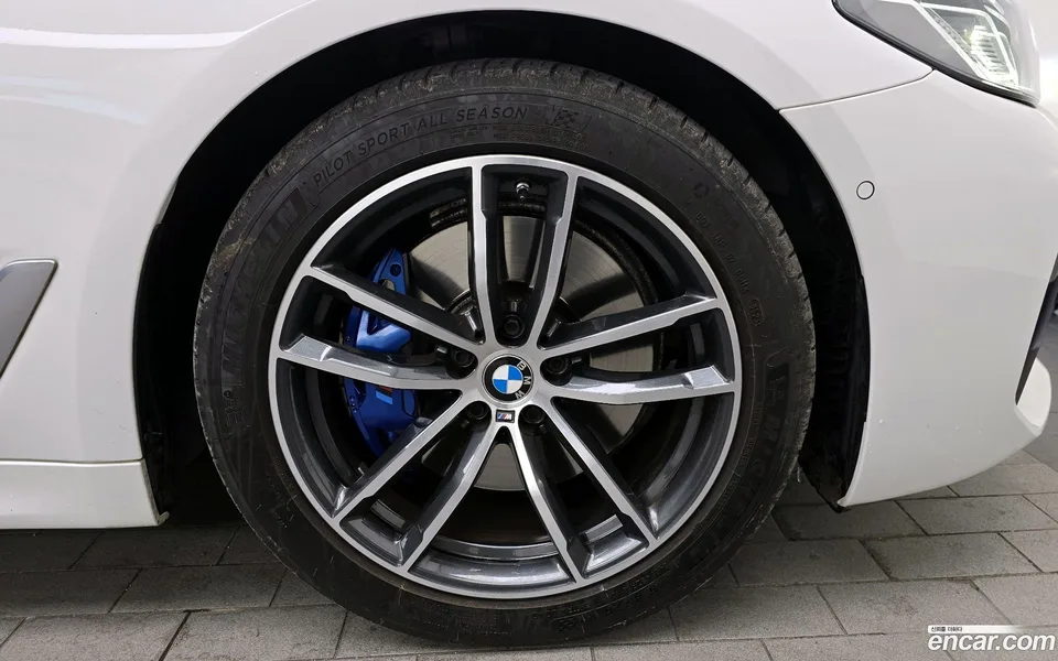 BMW 5 Series 520i M 2023 — миниатюра 5