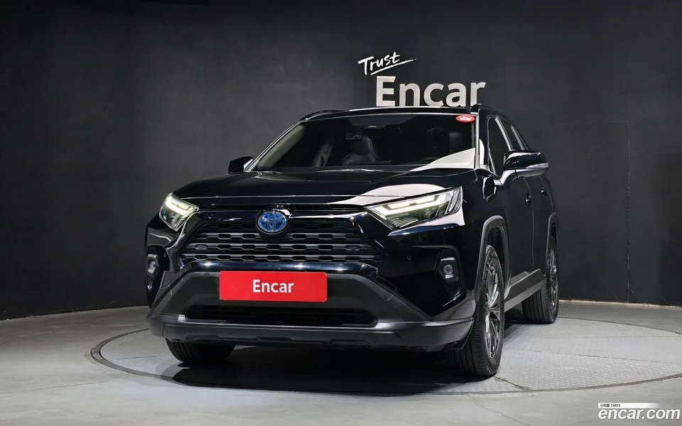 Toyota RAV4 2.5 2WD XLE 2023 — миниатюра 3