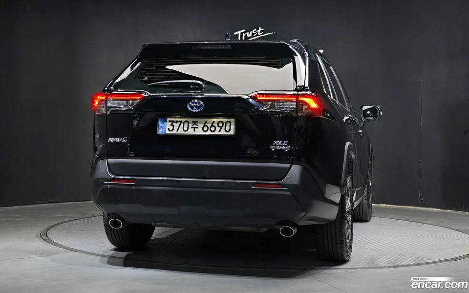Toyota RAV4 2.5 2WD XLE 2023 — миниатюра 4