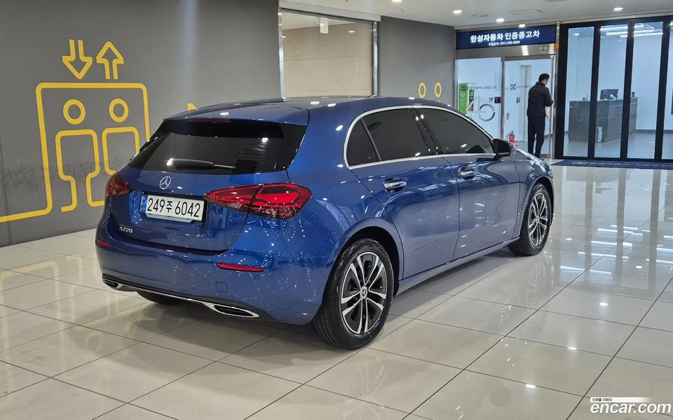 Mercedes-Benz A-Class A220 2024 — миниатюра 2