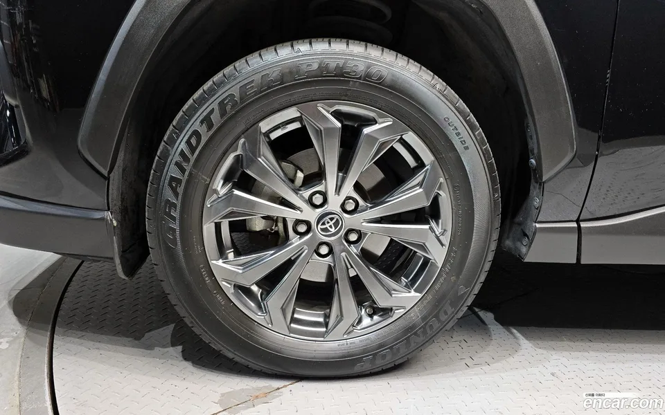 Toyota RAV4 2.5 2WD XLE 2023 — миниатюра 5