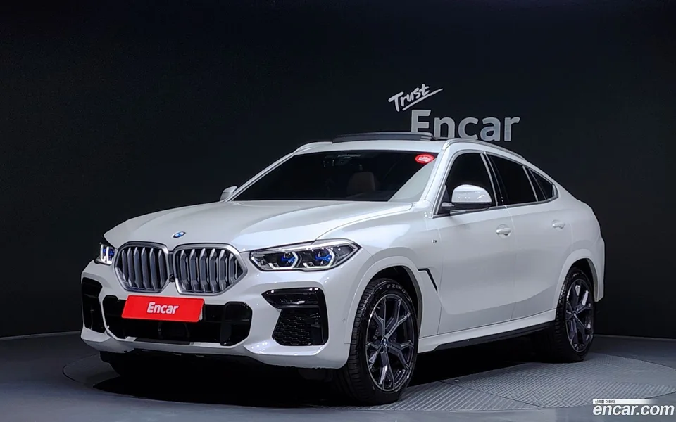 BMW X6 xDrive40i M 2022 — фото 1, купить с доставкой в Москву
