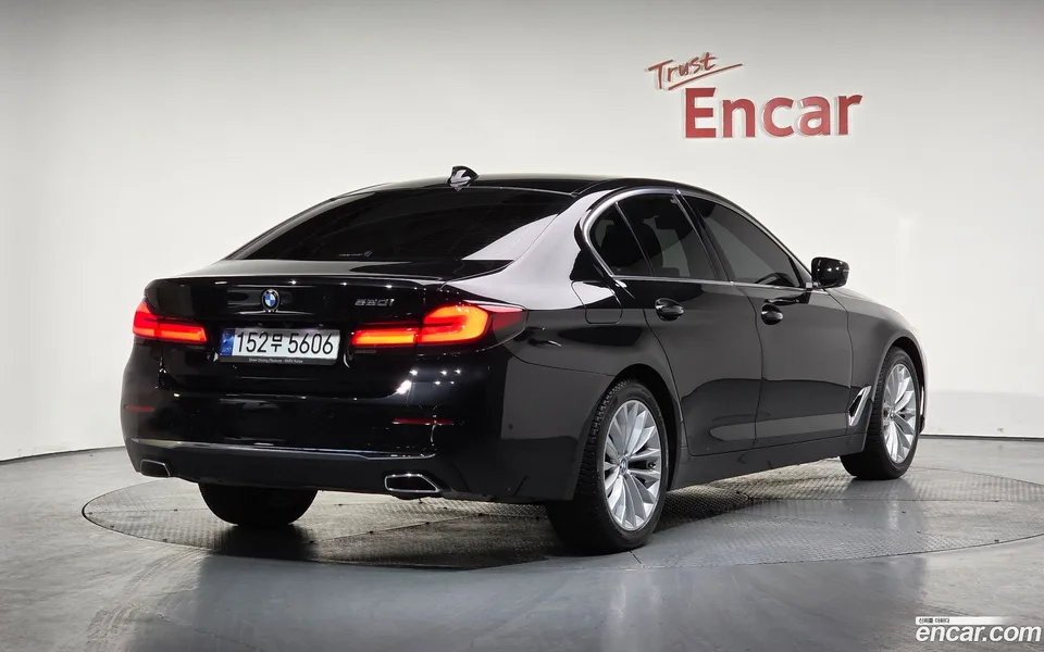 BMW 5 Series 520i 2023 — миниатюра 2