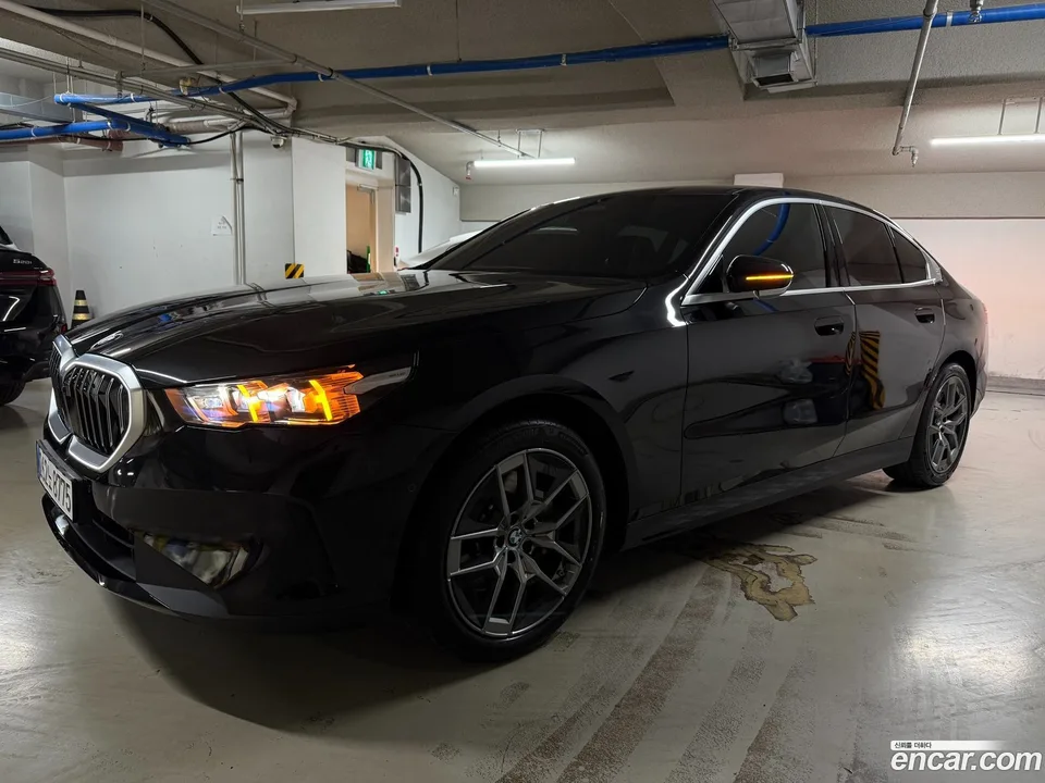 BMW 5 Series 530i xDrive 2025 — миниатюра 2