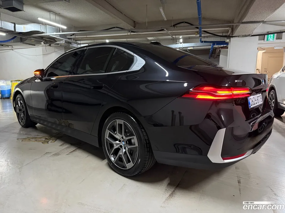 BMW 5 Series 530i xDrive 2025 — миниатюра 4