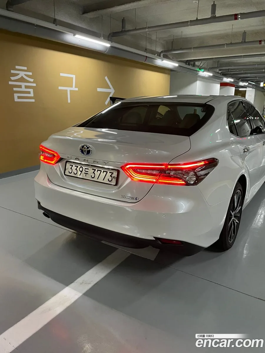 Toyota Camry 2.5 XLE 2024 — миниатюра 4
