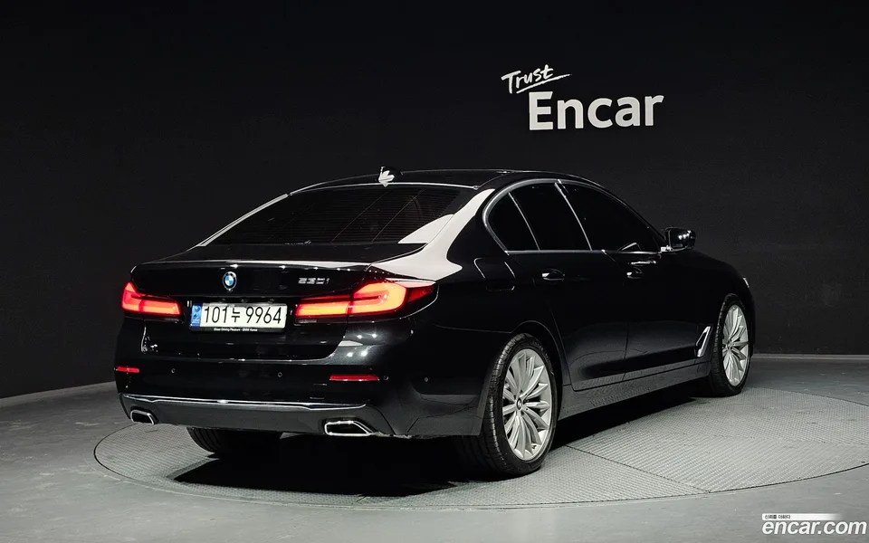 BMW 5 Series 530i 2023 — миниатюра 2