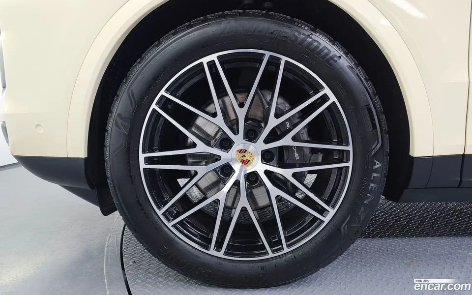 Porsche Cayenne 3.0 2024 — миниатюра 5