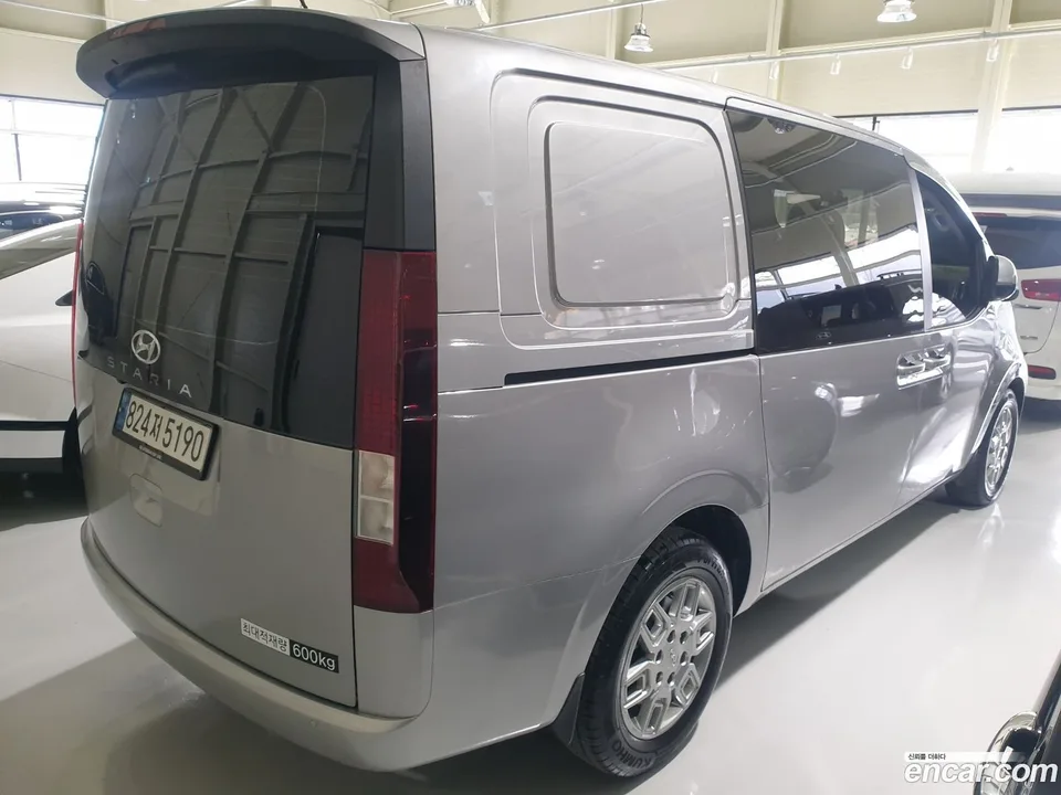 Hyundai Staria 5 2023 — миниатюра 2