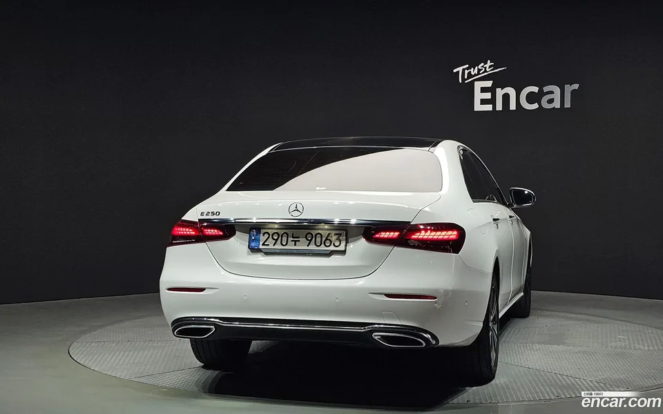 Mercedes-Benz E-Class E250 2022 — миниатюра 4
