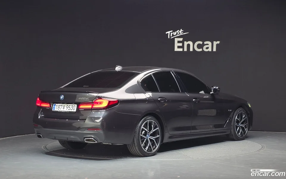 BMW 5 Series 530e M 2022 — миниатюра 2