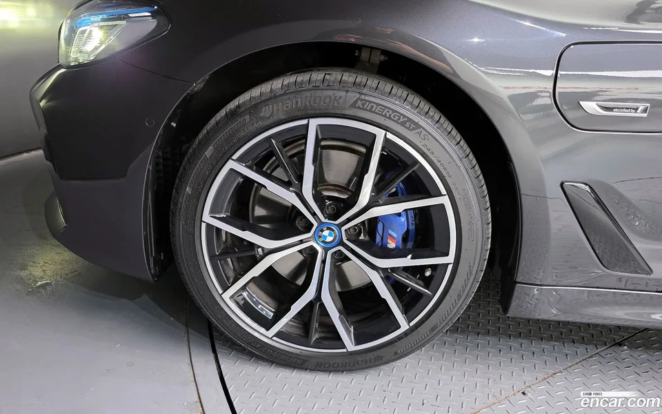 BMW 5 Series 530e M 2022 — миниатюра 5