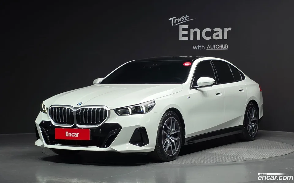 BMW 5 Series 520i M 2025 — фото 1, купить с доставкой в Москву