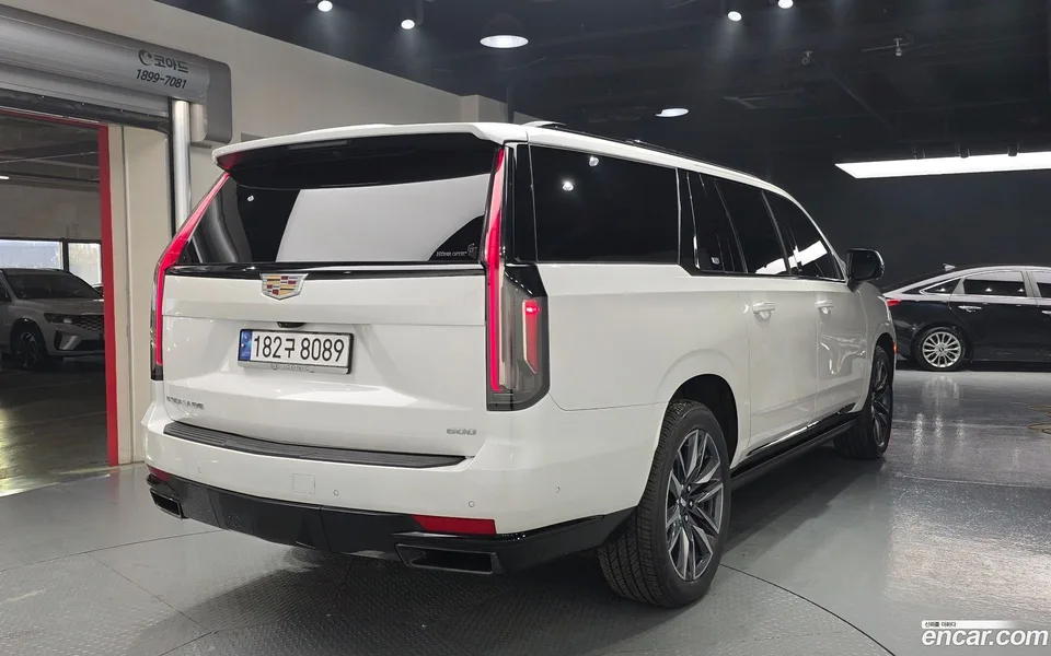 Cadillac Escalade 6.2 ESV 2023 — миниатюра 2