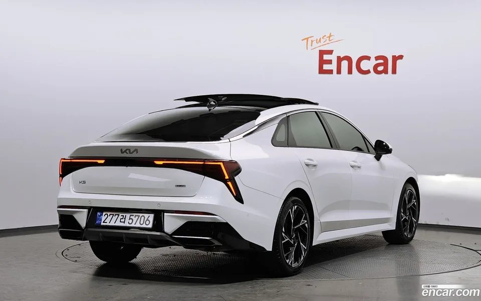 Kia K5 Hybrid 2023 — миниатюра 2
