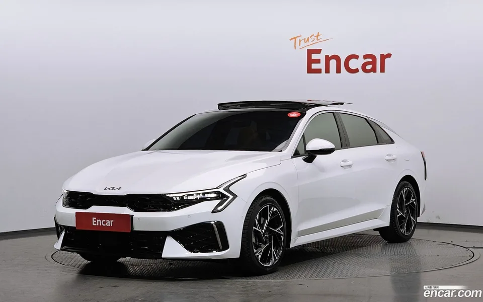 Kia K5 Hybrid 2023 — фото 1, купить с доставкой в Москву