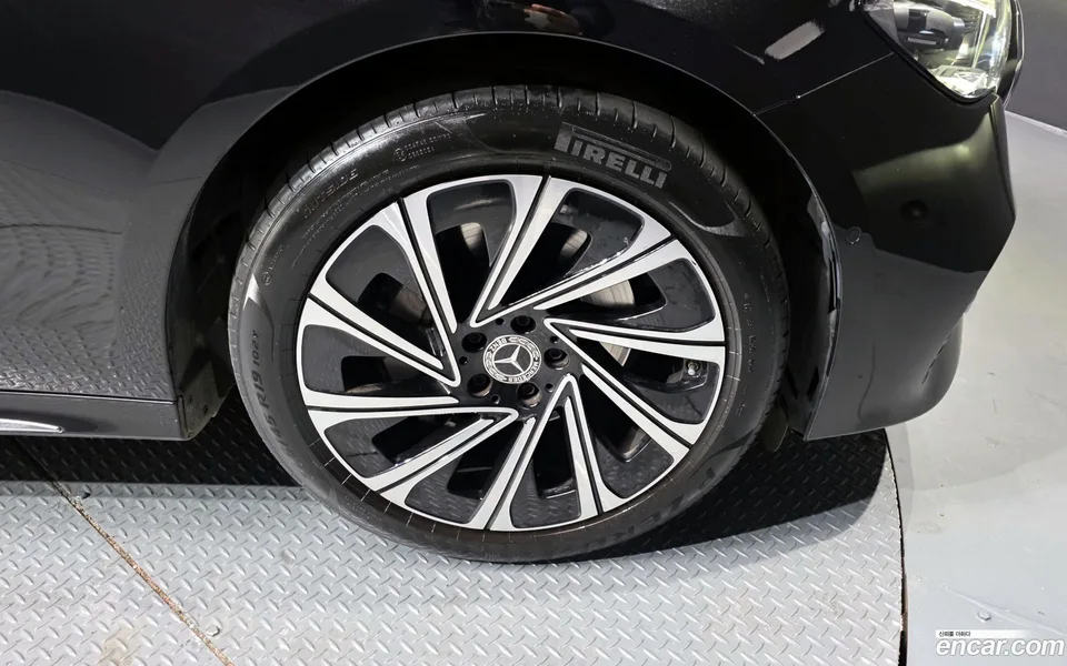 Mercedes-Benz E-Class E300 4MATIC 2024 — миниатюра 5