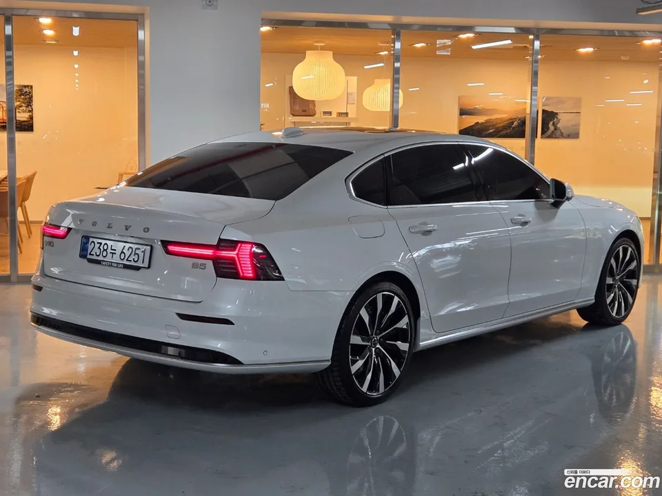 Volvo S90 B5 2025 — миниатюра 2