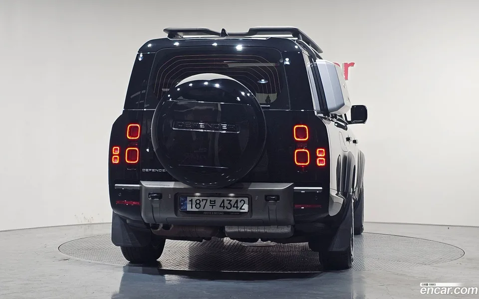 Land Rover Defender 130 D300 X- HSE 2024 — миниатюра 4