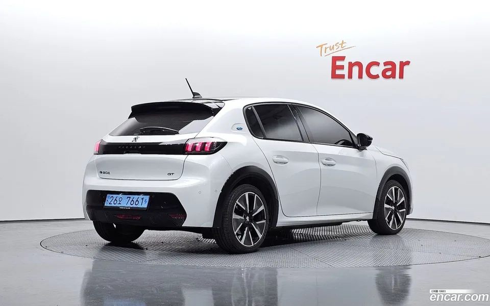 Peugeot e-208 GT 2022 — миниатюра 2