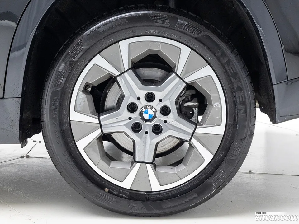 BMW X1 xDrive 20i xLine 2025 — миниатюра 5