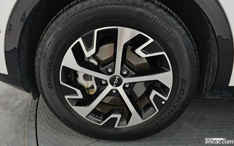 Kia Sportage Hybrid 2WD 2023 — миниатюра 5