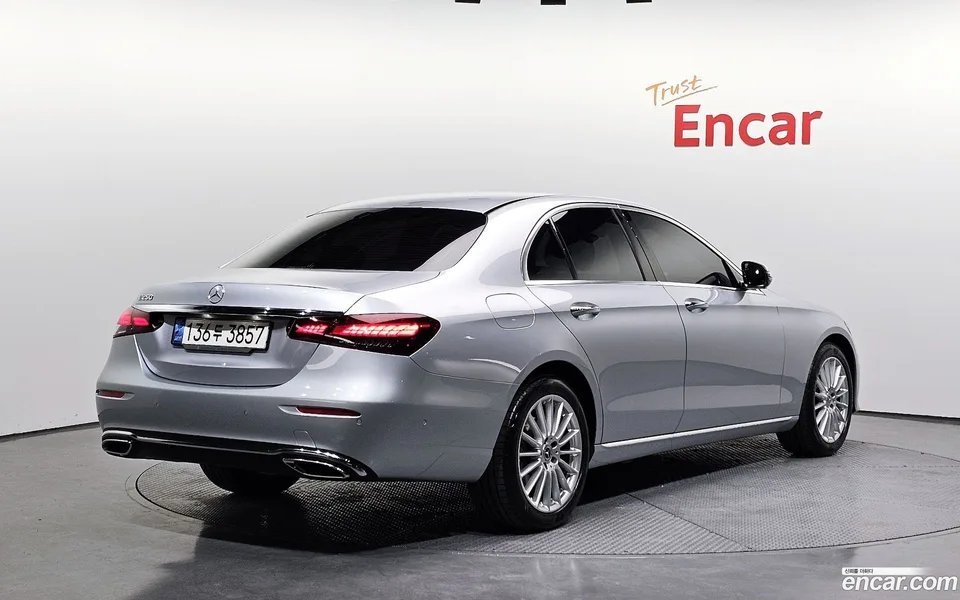 Mercedes-Benz E-Class E250 2022 — миниатюра 2