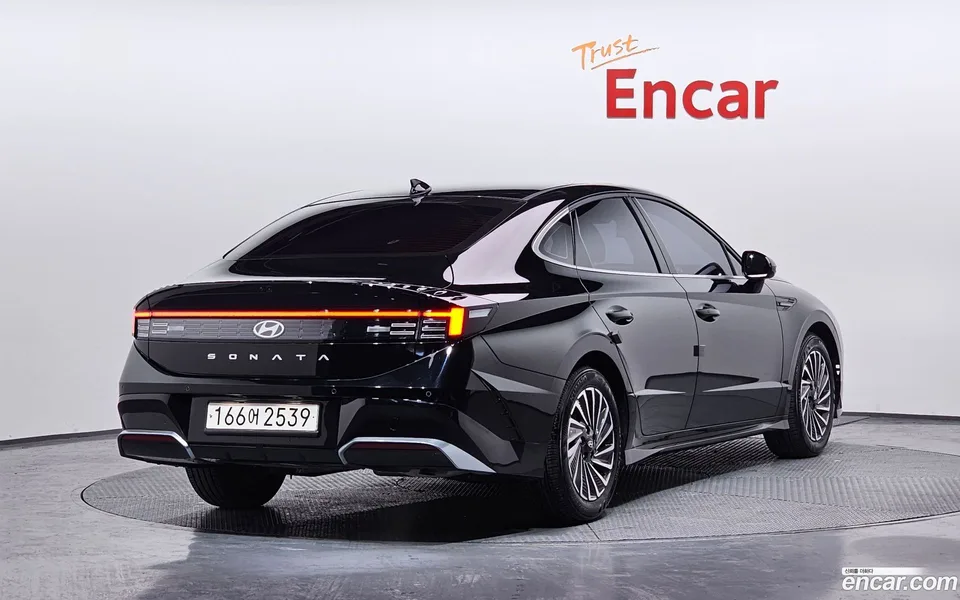 Hyundai Sonata The Edge Hybrid 2024 — миниатюра 2