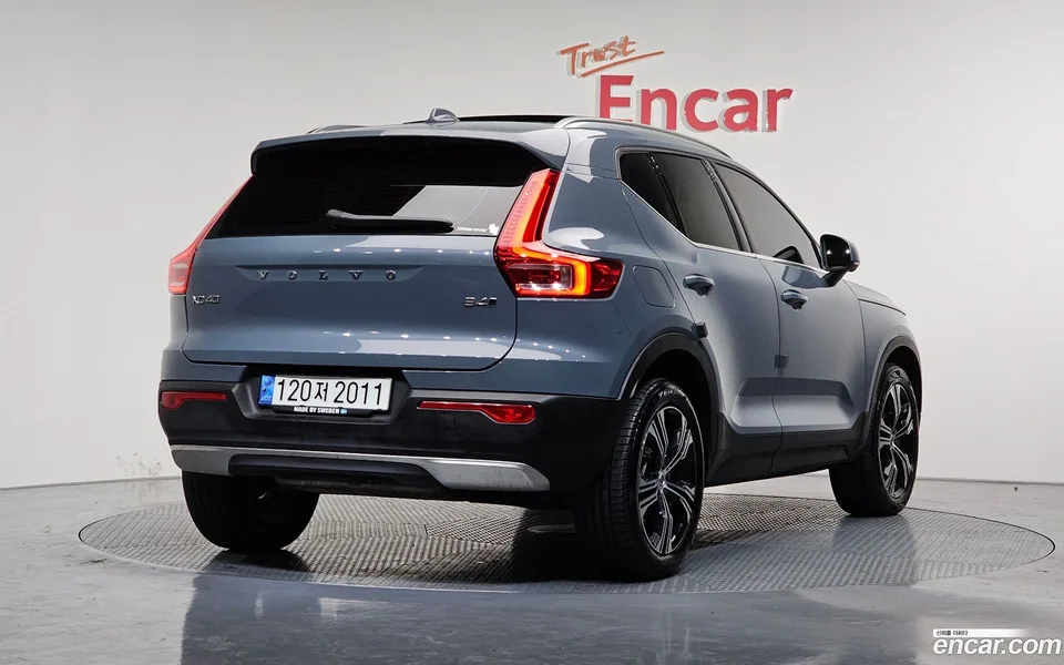 Volvo XC40 B4 2022 — миниатюра 2