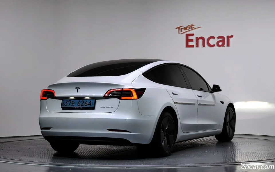 Tesla Model 3 AWD 2022 — миниатюра 2