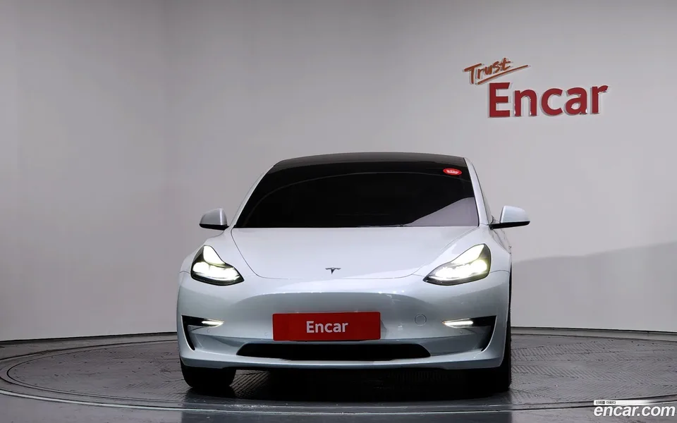 Tesla Model 3 AWD 2022 — миниатюра 3