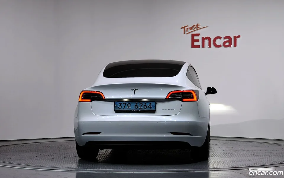 Tesla Model 3 AWD 2022 — миниатюра 4