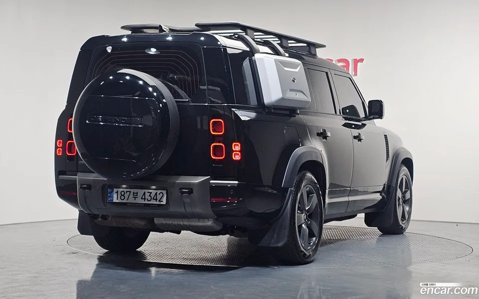 Land Rover Defender 130 D300 X- HSE 2024 — миниатюра 2