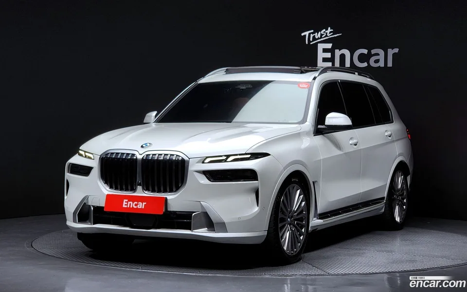 BMW X7 xDrive 40i 6 2023 — фото 1, купить с доставкой в Москву