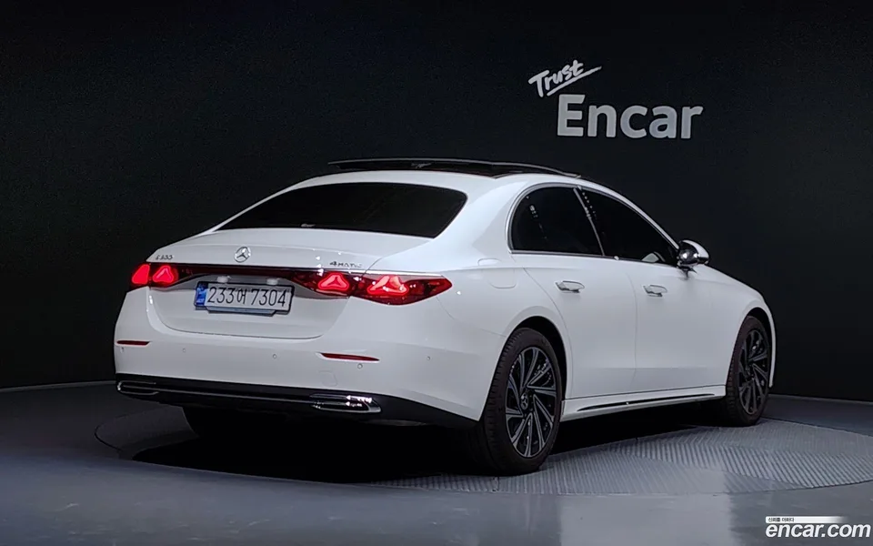 Mercedes-Benz E-Class E300 4MATIC 2024 — миниатюра 2