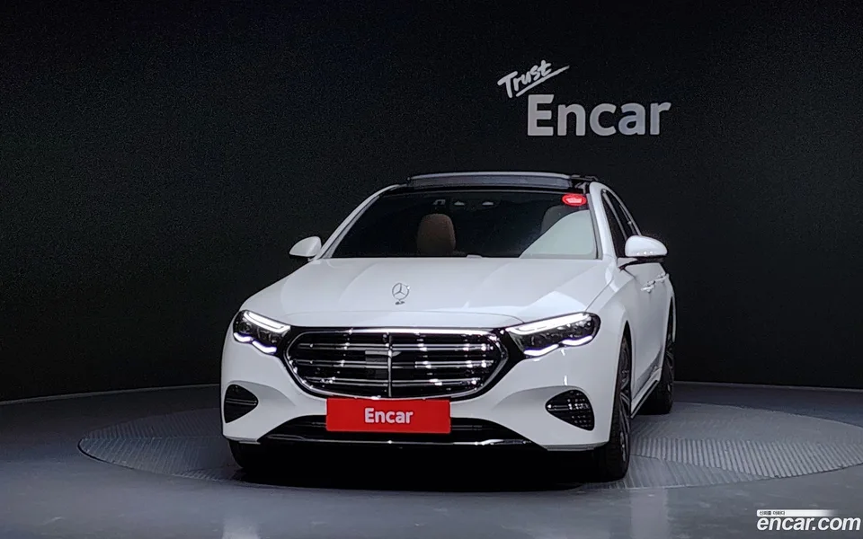 Mercedes-Benz E-Class E300 4MATIC 2024 — миниатюра 3