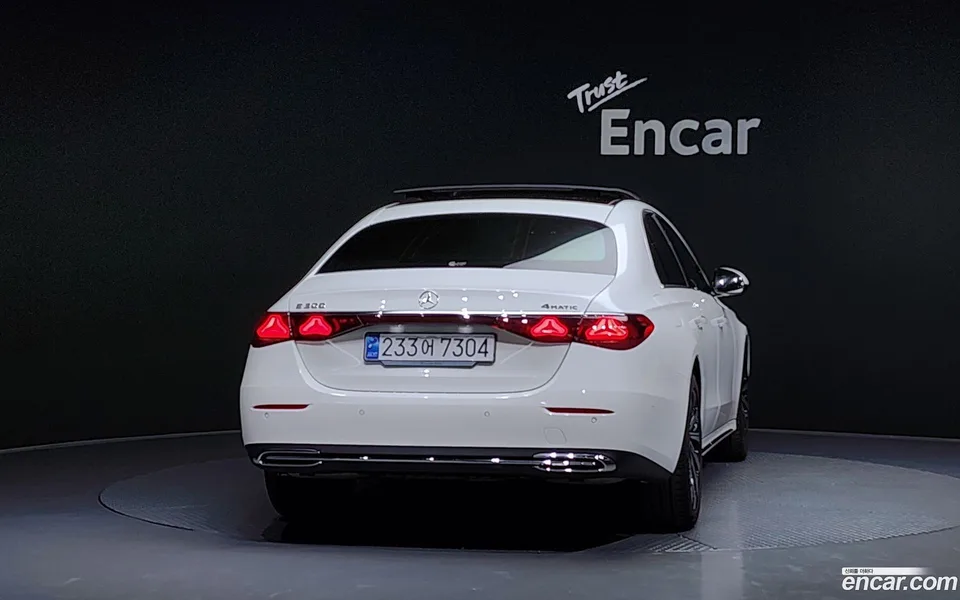 Mercedes-Benz E-Class E300 4MATIC 2024 — миниатюра 4