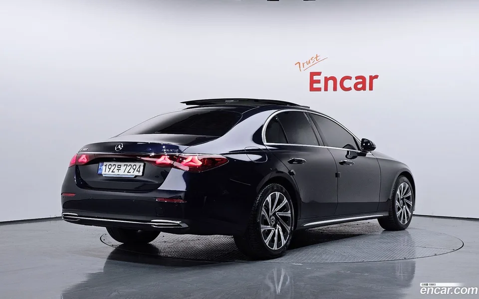 Mercedes-Benz E-Class E300 4MATIC 2024 — миниатюра 2