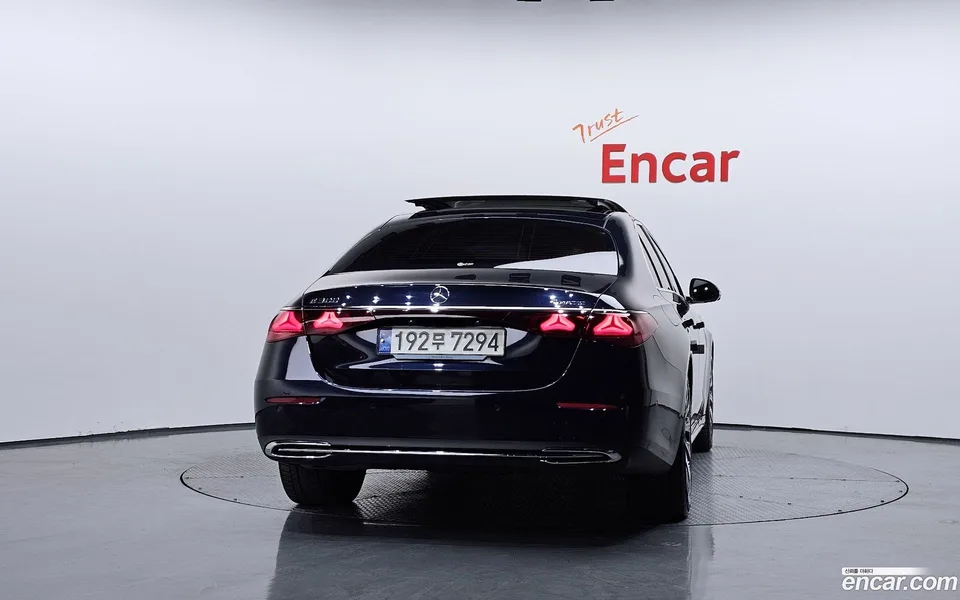 Mercedes-Benz E-Class E300 4MATIC 2024 — миниатюра 4