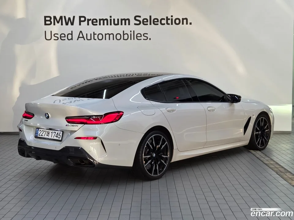 BMW 8 Series M850i xDrive 2023 — миниатюра 3