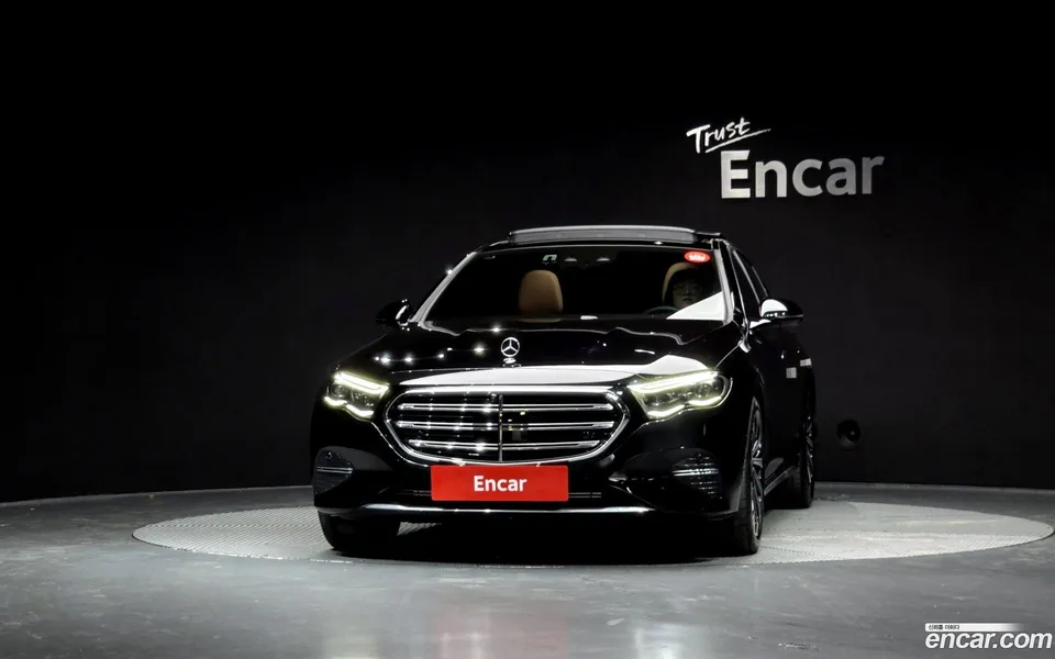 Mercedes-Benz E-Class E300 4MATIC 2024 — миниатюра 3
