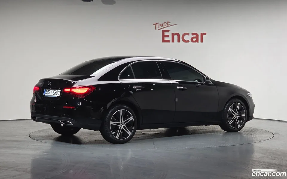 Mercedes-Benz A-Class A220 2025 — миниатюра 2