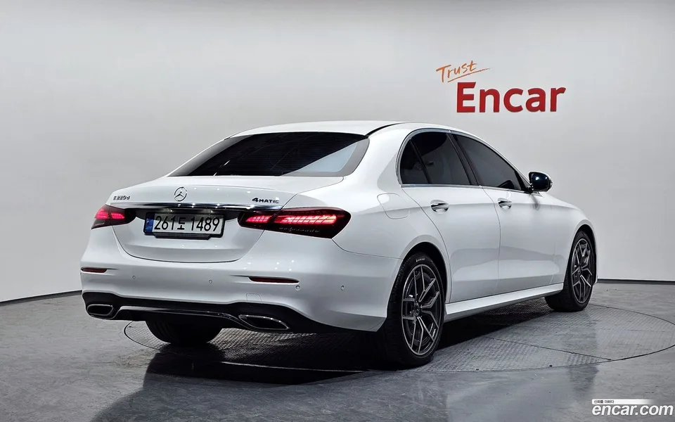 Mercedes-Benz E-Class E220d 4MATIC AMG Line 2022 — миниатюра 2