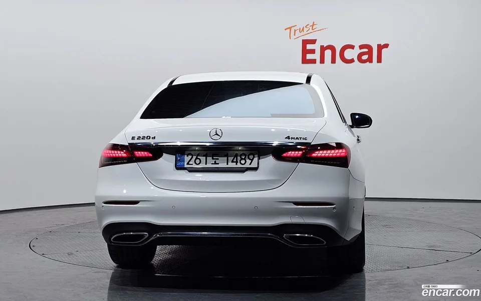 Mercedes-Benz E-Class E220d 4MATIC AMG Line 2022 — миниатюра 4