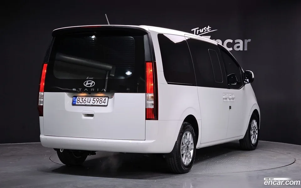 Hyundai Staria L3.5 5 2024 — миниатюра 2