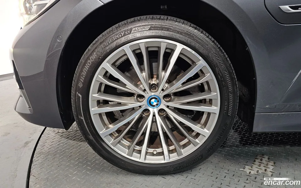 BMW 3 Series 320e 2022 — миниатюра 5